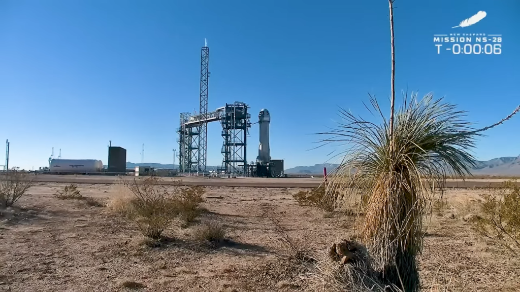 корабль New Shepard на стартовой площадке